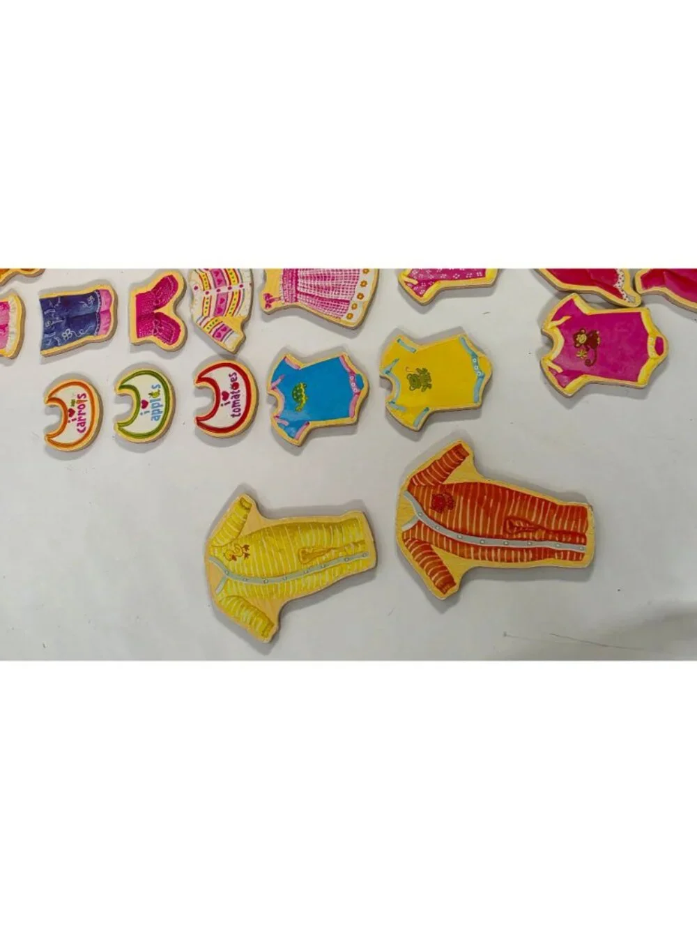 VINTAGE TS SHURE TEENY TINY TRIPLETS WOODEN MAGNETIC DRESS UP DOLLS PLAYSET LOT